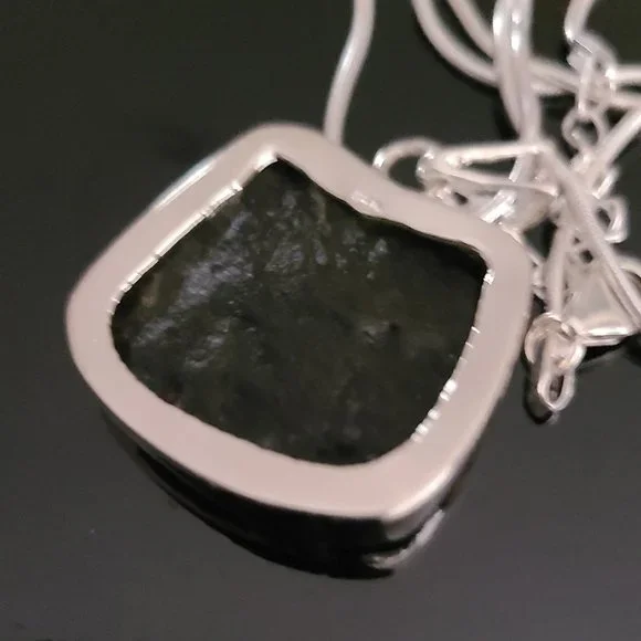 Moldavite Pendant necklace-Moldavite Jewelry -Unisex necklace - Picture 7 of 7